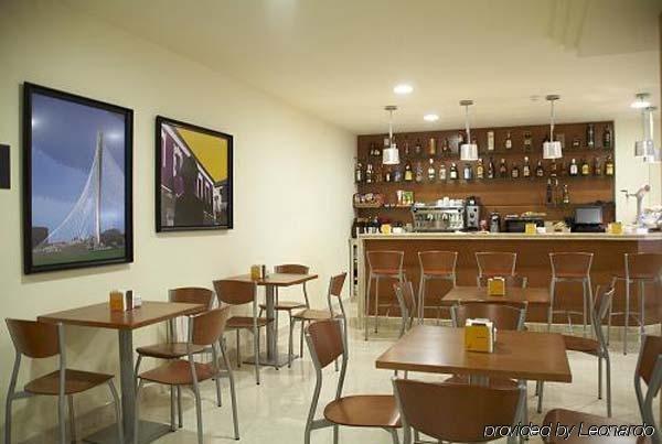 ホテルルーム ポンテベドラ レストラン 写真